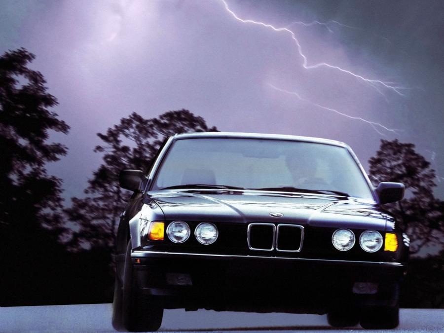  BMW 735i 1986 года  (US) (фото 1 из 3)